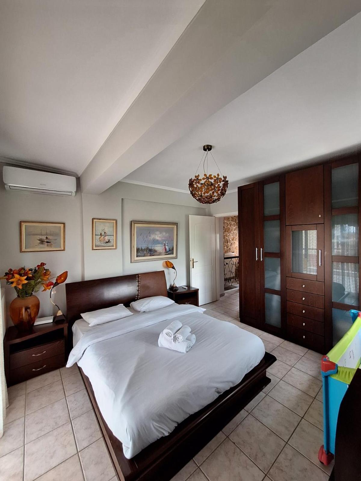 Roadhouse, Nilie Hospitality Mgmt Villa Flogita Ngoại thất bức ảnh